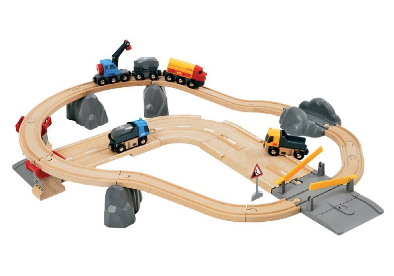 BRIO Rail & Road Loading Set 33210と、電車他 BRIO World 33210 Rail & Road Loading Set – Blickenstaffs Toy Store